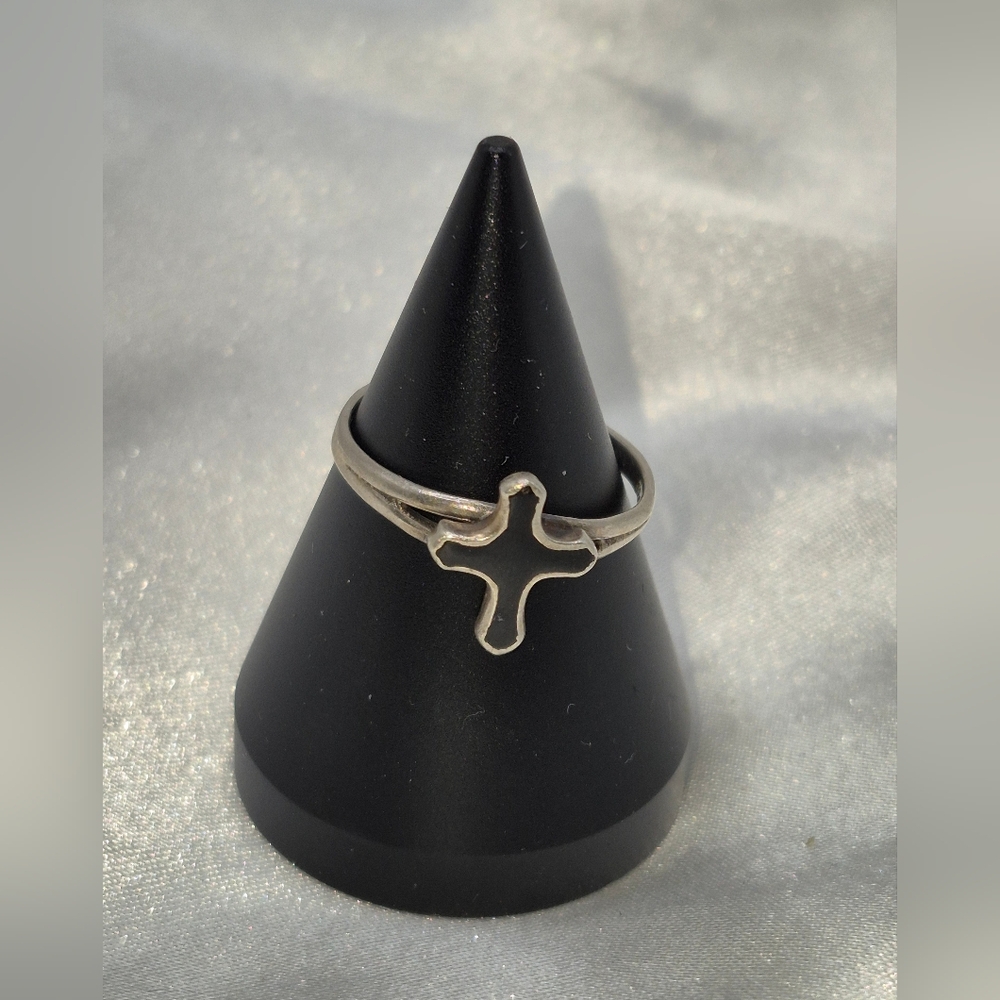 SPIRITUAL Sterling Silver Black Enameled Cross Ring. Size 7.5